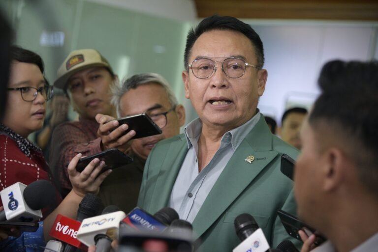 Anggota_Komisi_I_DPR_RI__TB_Hasanuddin__Foto__Dok_vel20250512183526