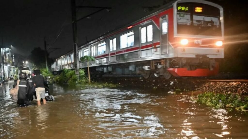 krl-rangkasbitung-kembali-beroperasi-2784281.jpg